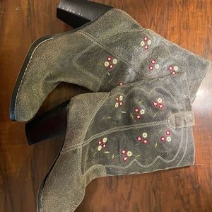 Grey Seychelles embroidered boot